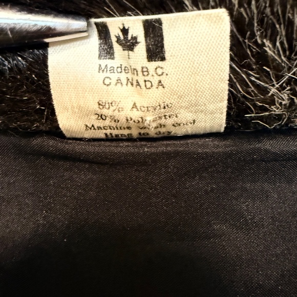 Vintage Black White Faux Fur Coat — Plush & Oversized - Picture 12 of 12